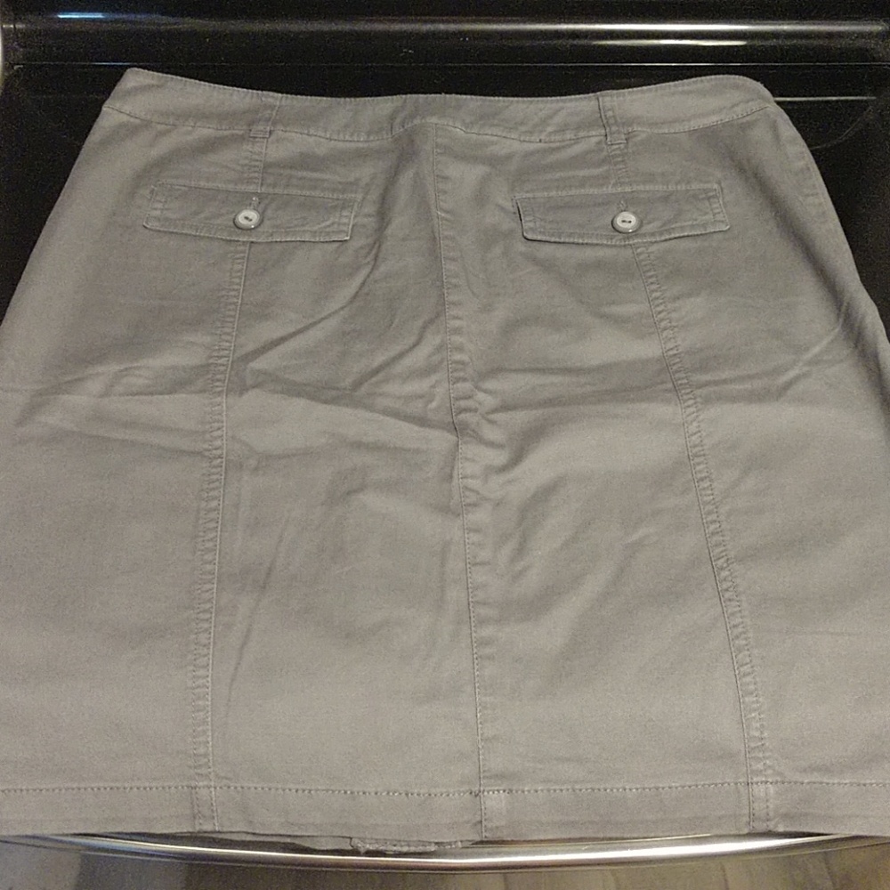 2 Button down skirts - Picture 2 of 4
